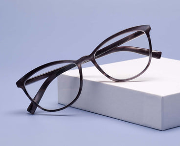 Peepers Eyeglass Bengal in Charcoal Horn