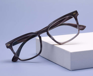 Peepers Eyeglass Jude in Charcoal Horn