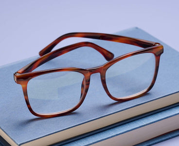 Peepers Eyeglass Bronco in Tortoise Horn